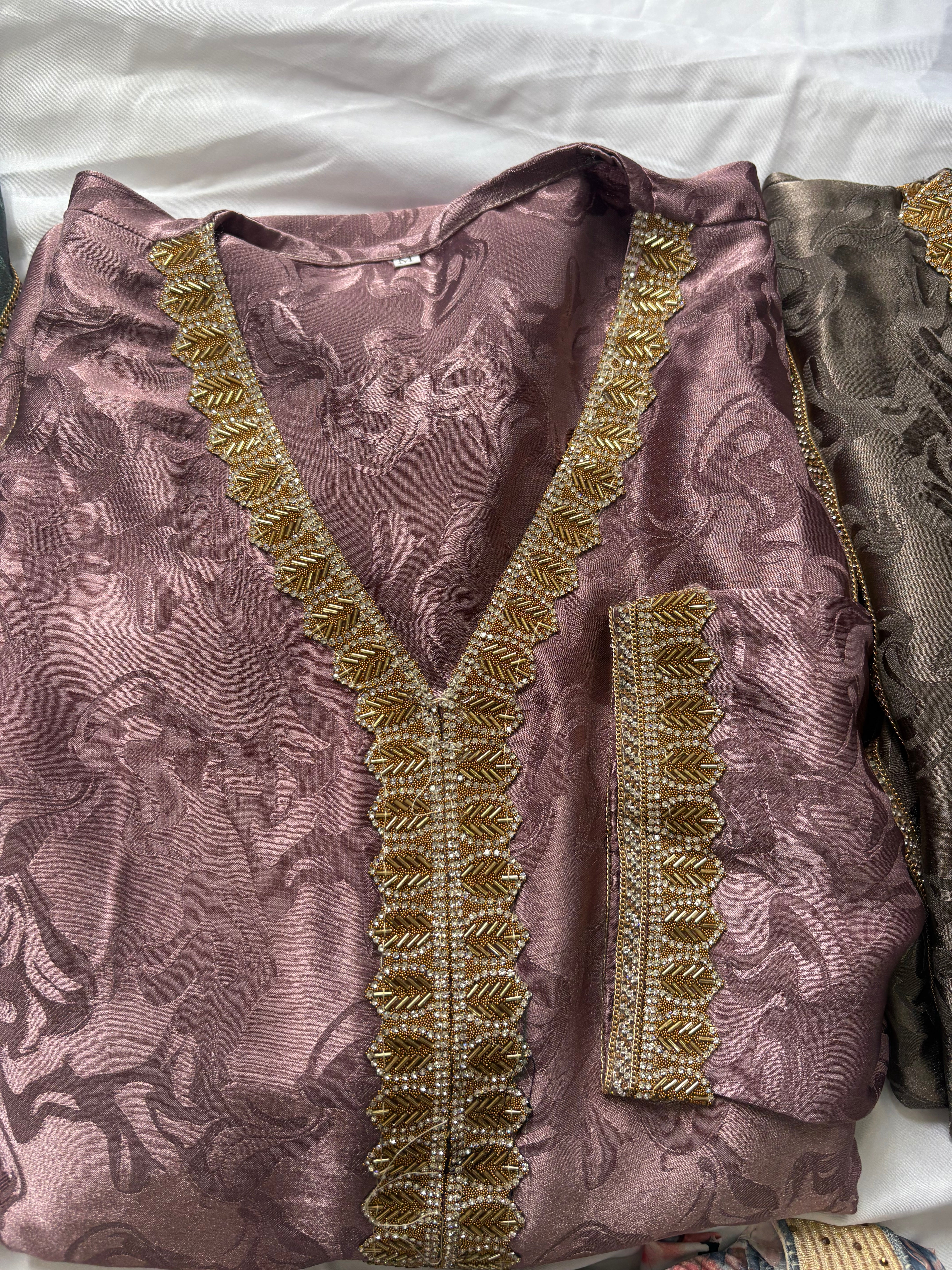 Textured mukhawar with strings