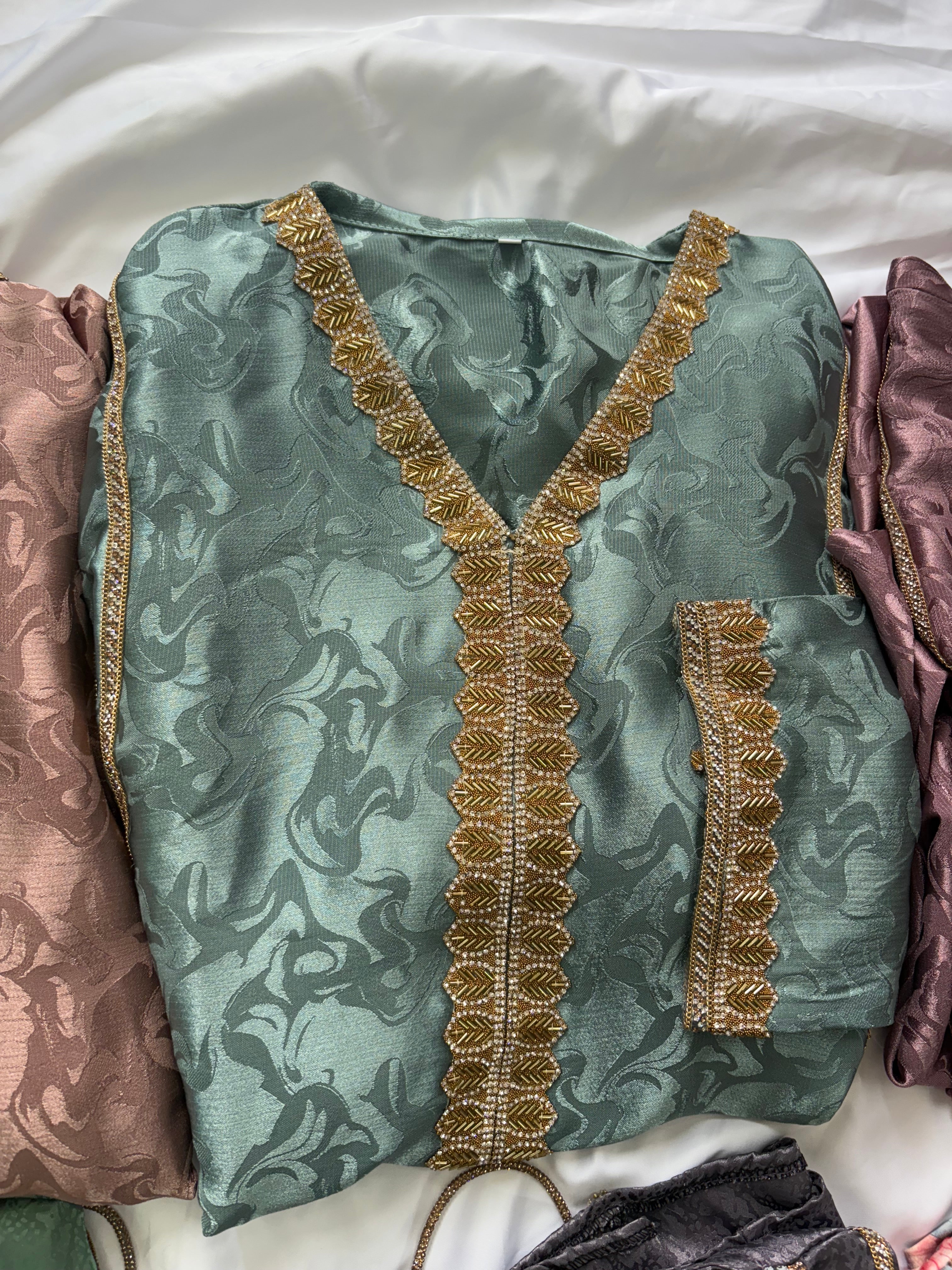 Textured mukhawar with strings