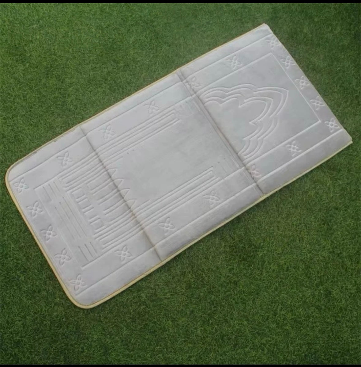 Prayer mat with back rest